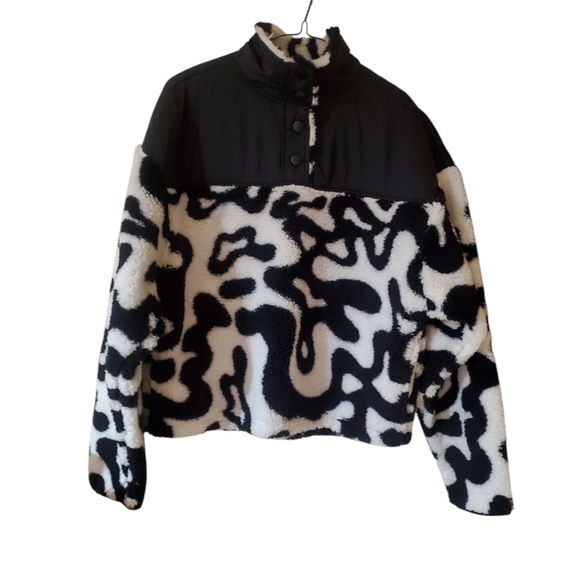 Woman Sherpa - Picture 1 of 3